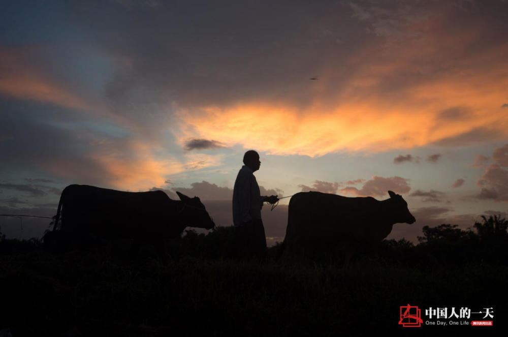 他是老去的第一代农民工