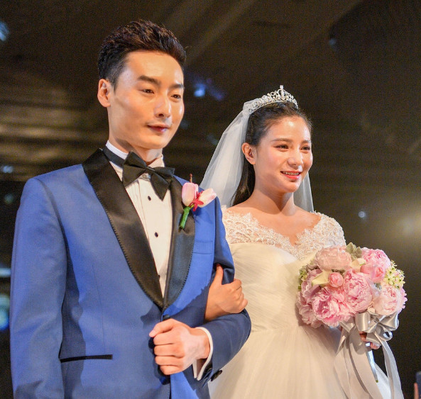 奥运冠军秦凯现状:女儿已经一岁,妻子何姿美的令人窒息