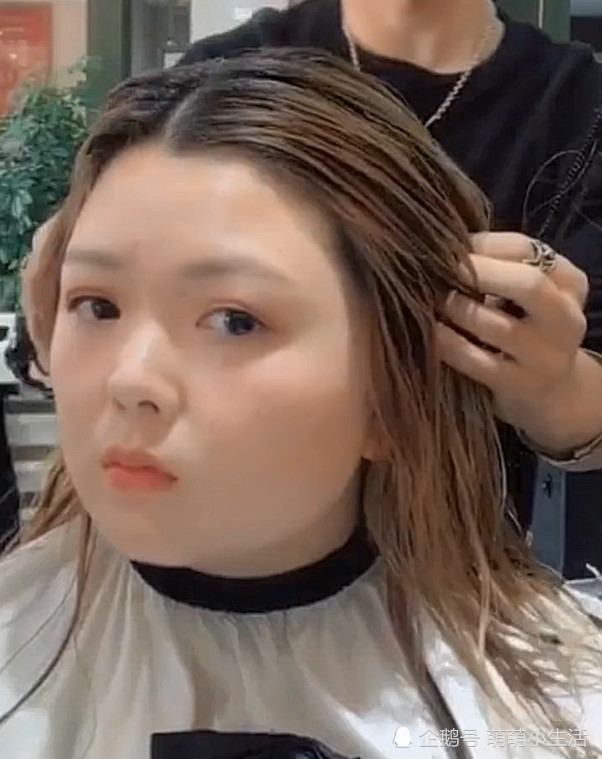 小姐姐天生长宽脸,染完演示青铜变王者 网友