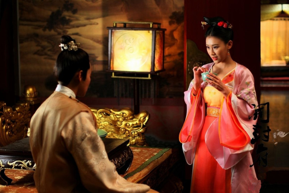 皇帝:我想娶她当皇后!太后:那女子太妖艳!回头许配给前夫儿子