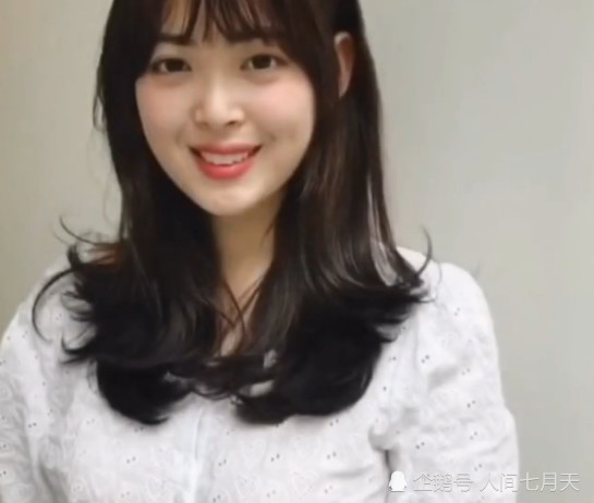 圆脸小姐姐尝试辛芷蕾同款发型,刘海太遮肉,网