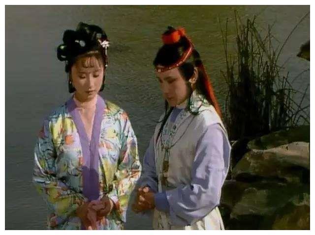 《红楼梦》中,香菱究竟是怎么被夏金桂害死的?跟这件事有关