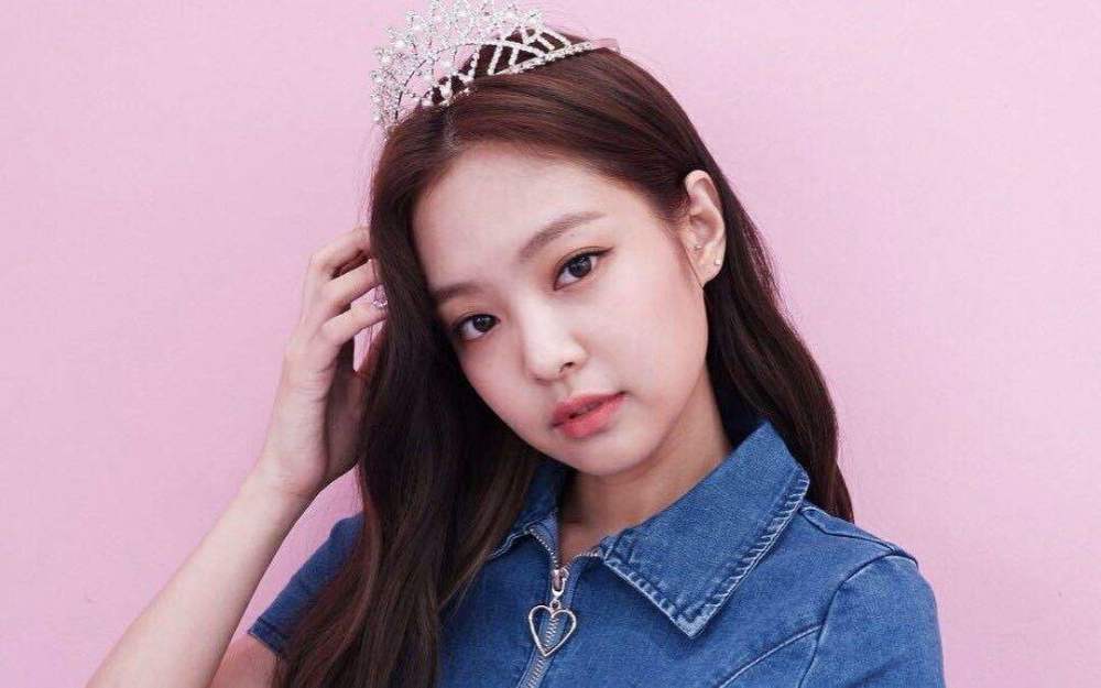 太不公平了吧!jennie穿大牌服装,lisa穿伴舞的衣服!