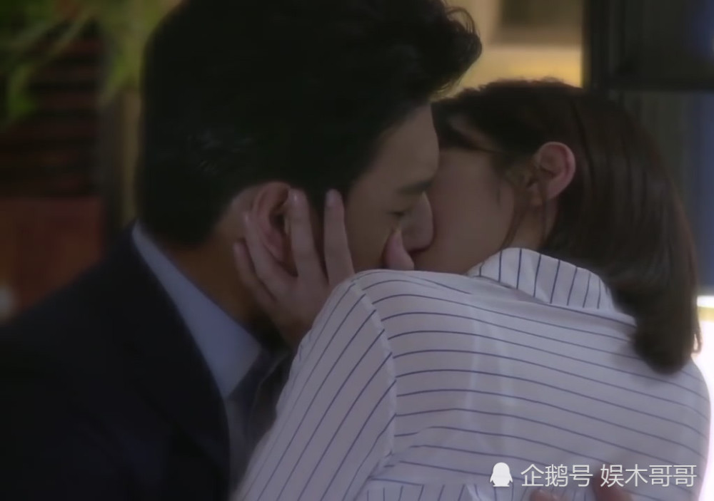 《伪装者》出身,靳东抗议拍吻戏,刘奕君却喊话导演加