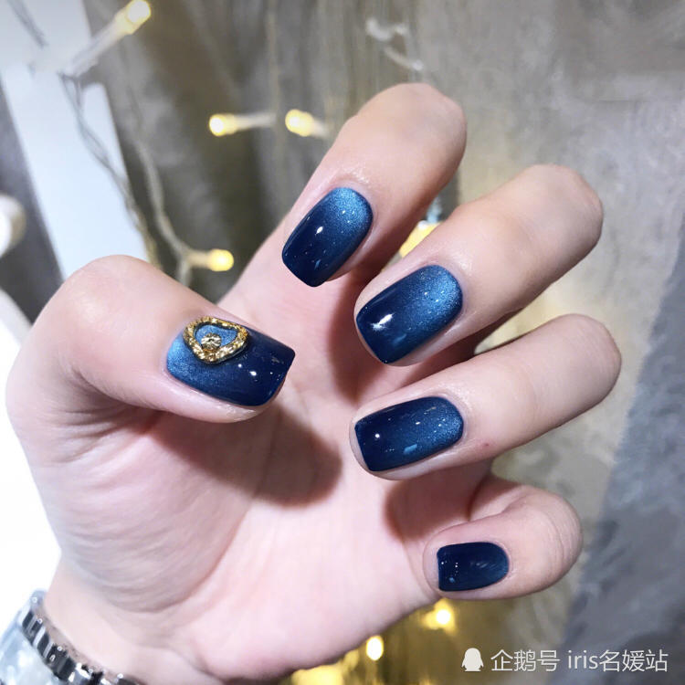 超显白的蓝色大海美甲，深海宝藏风满满，变身气质“宝藏女孩”