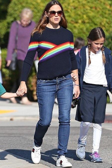 46岁离异三子珍妮佛嘉纳转型企业家,离婚2周即