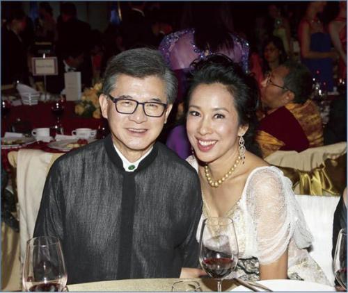 他为迎娶最美二婚港姐,不仅苦等她8年,还放弃从政的大