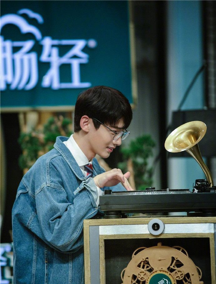 《明星大侦探》,白敬亭智商爆表,角色百变!
