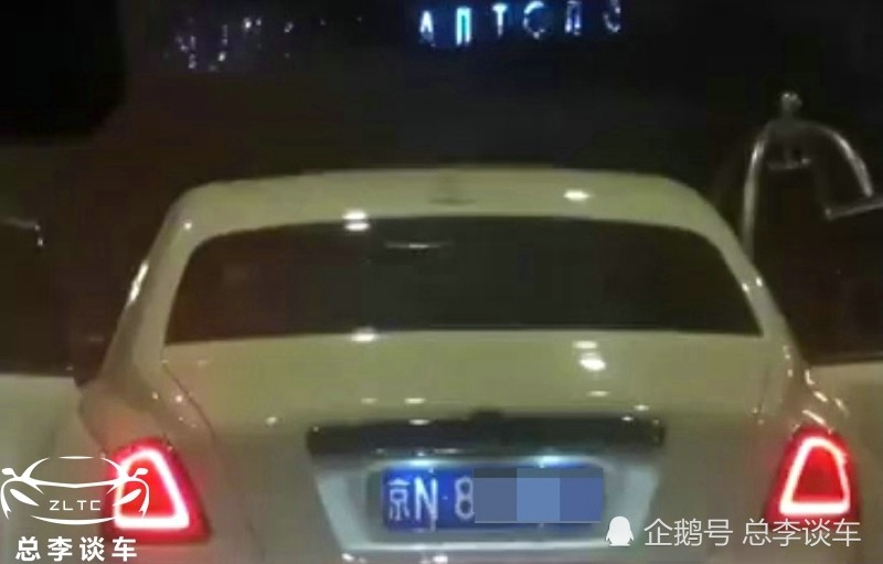 向华强有4辆顶级豪车,香港2辆,北京2辆,最贵的是京a迈巴赫