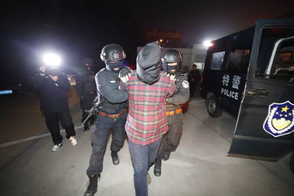 江苏淮安警方开展集中抓捕行动,多名涉嫌黑恶犯罪嫌疑