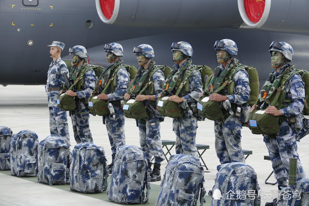 中国空降兵公开展示"吃鸡利器",高科技侦察情报装备前