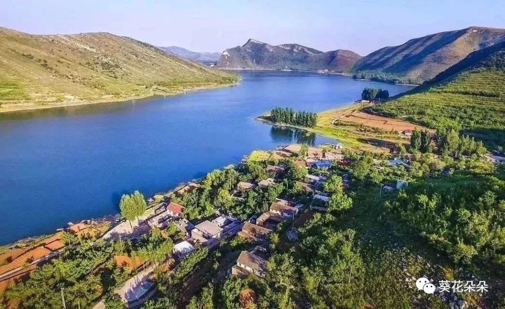 和耐人寻味的故事 大山里的"百果园" 娘娘庄乡地处遵化市南部山区,总
