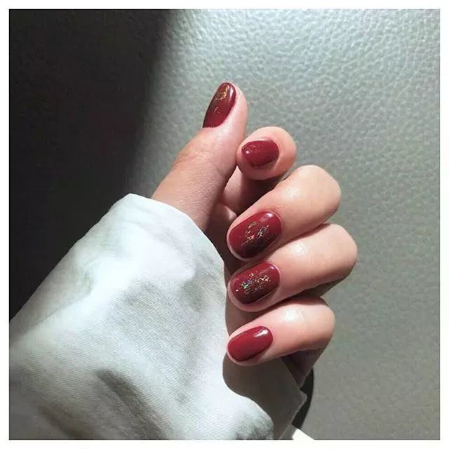2018秋冬最最最最最火的红梨色美甲!