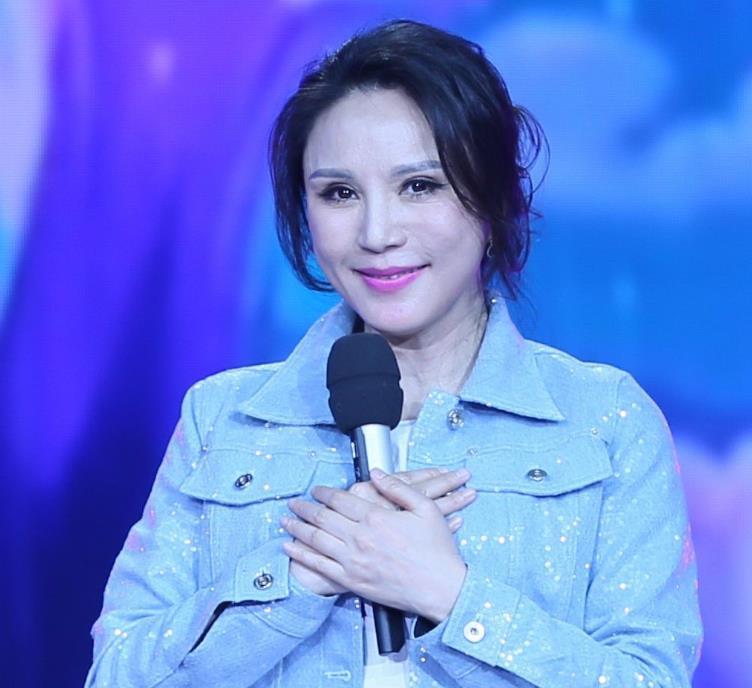 连续7年登上春晚,却因为作死被央视封杀,网友