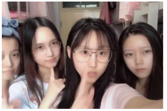 抖音宿舍女生大变脸,化妆技术惊呆众人,网友:最