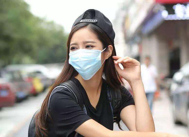 抖音"口罩小姐姐"不靠颜值当网红,当摘下口罩那一刻,太美了!