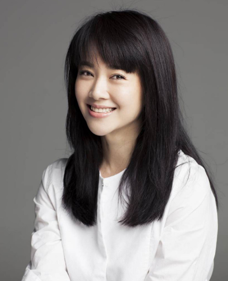 陈数和左小青近照,一个不生孩子被老公宠,一个