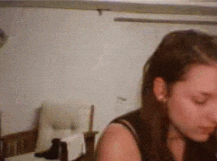 妹子,你心也够大的,这样还能骑电动车