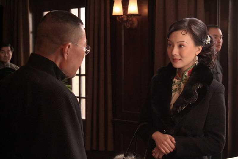 陈数和左小青近照,一个不生孩子被老公宠,一个