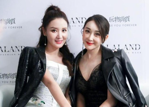 杜若溪晒与好友合照,却只给自己修图,网友:别人不p都比你美!