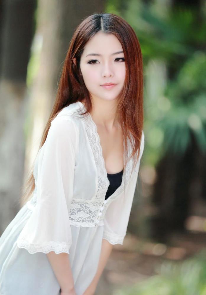 阳光下那焕发着青春美丽的可爱姑娘