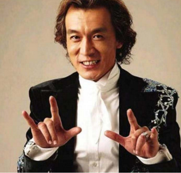 《非常6 1》主持人李咏逝世,众明星用他的经典手势为其送行