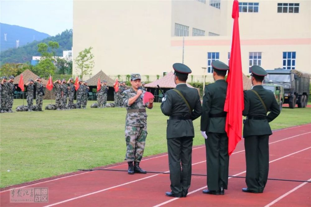 陆军某预备役高炮师在深圳葵涌组织师团营连四级指挥员进行专项集训