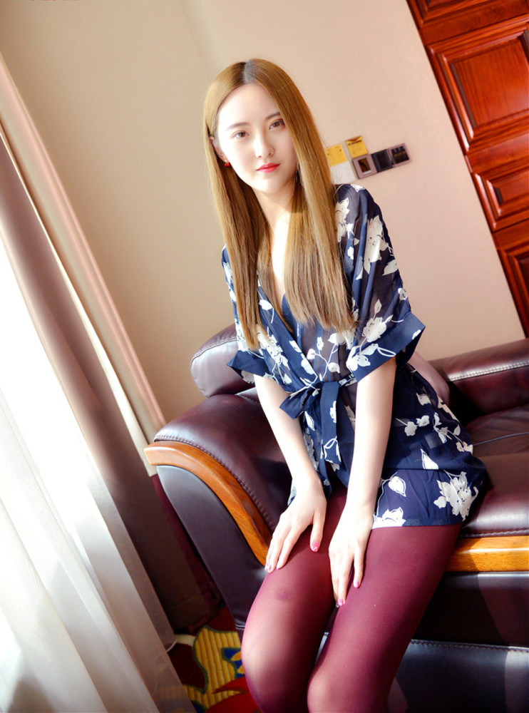 爱穿红丝袜的小姐姐-天天快报