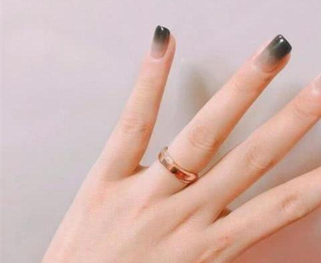 手黑的人适合涂什么颜色的指甲油?