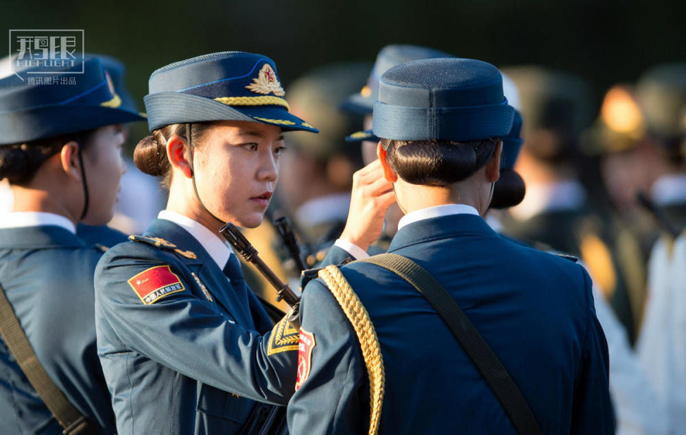 抗战胜利日阅兵:女兵英姿飒爽