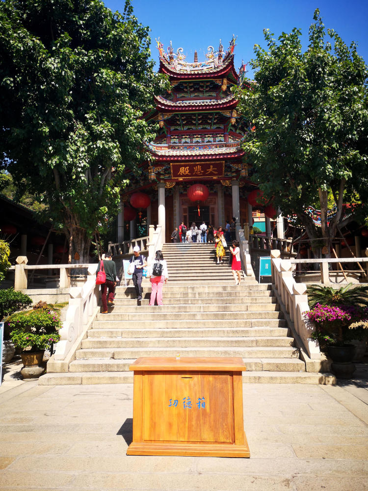 中国最旺寺庙,竟可俯视厦门大学,远观沧海,引来无数中外游客