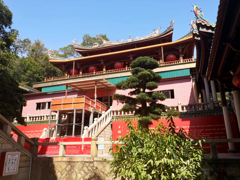 中国最旺寺庙,竟可俯视厦门大学,远观沧海,引来无数中外游客