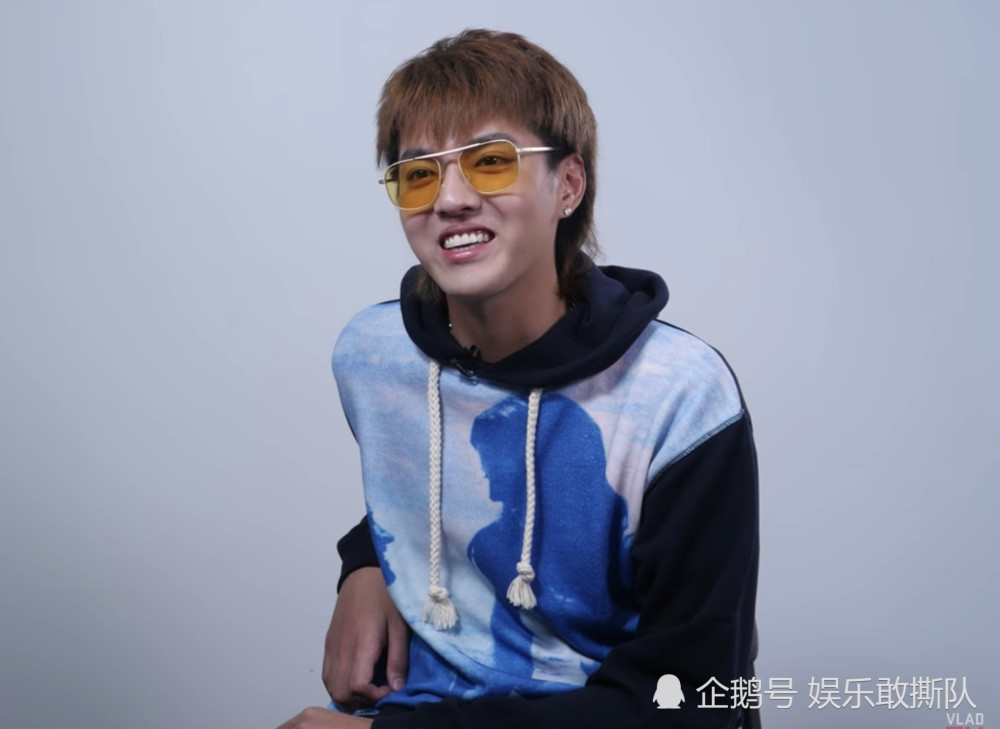 主持人听到吴亦凡的答案也很惊讶:所以你有父亲的照片之类的纪念品吗