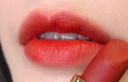 兰蔻新系列迷雾口红,对黄皮太友好了!