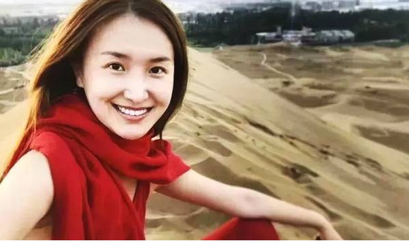 抖音仿妆蒙娜丽莎火了,直接脸上仿妆油画,网