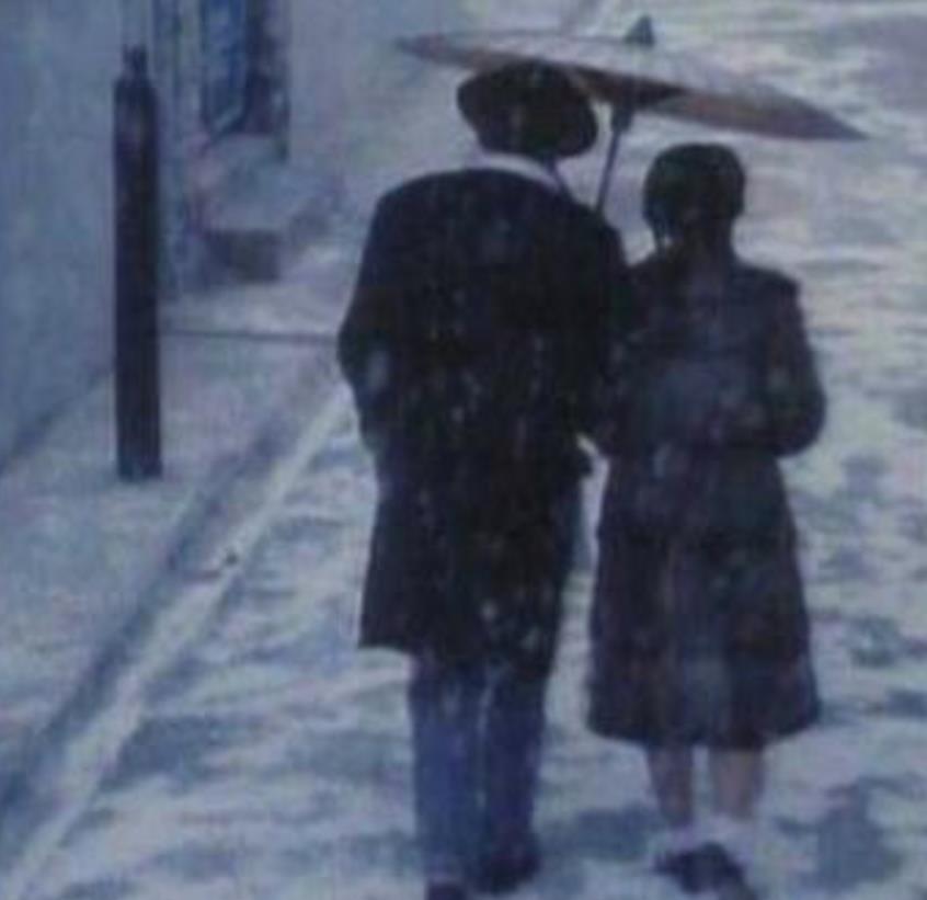 看完周润发打伞再看黄晓明打伞,被骂演技差不