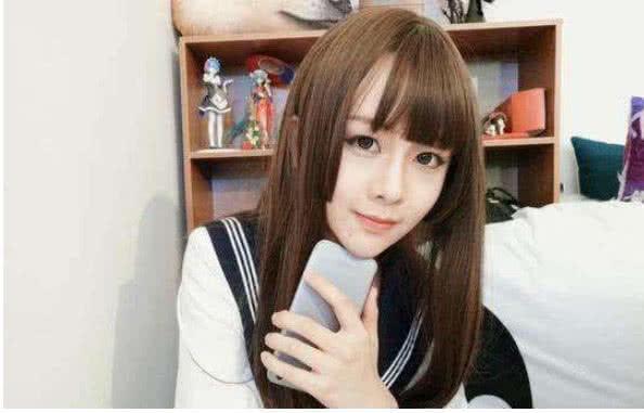 轩墨宝宝谈恋爱了,女友都还没自己漂亮!网友:晚上谁攻