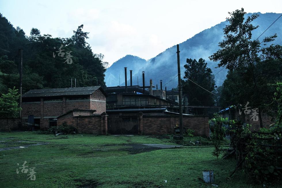 献身三线核工业 老工人陷癌症阴影