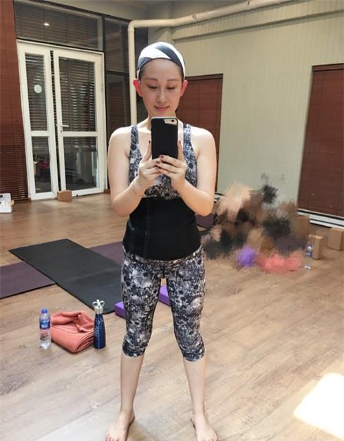 她嫁给大自己8岁武术明星,被丈夫独宠15年,8年