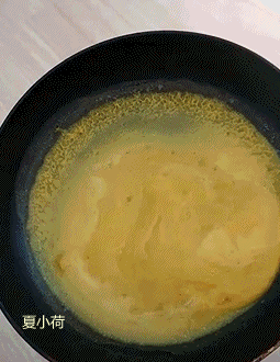 搞笑gif趣图:新娘子喝多了,趴在马桶边上吐个没完!