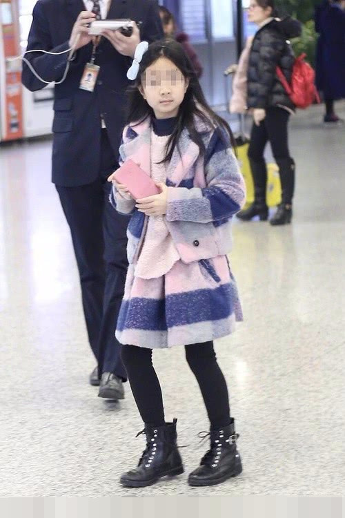 徐峥10岁女儿近照曝光,基因太强大,打着码都知