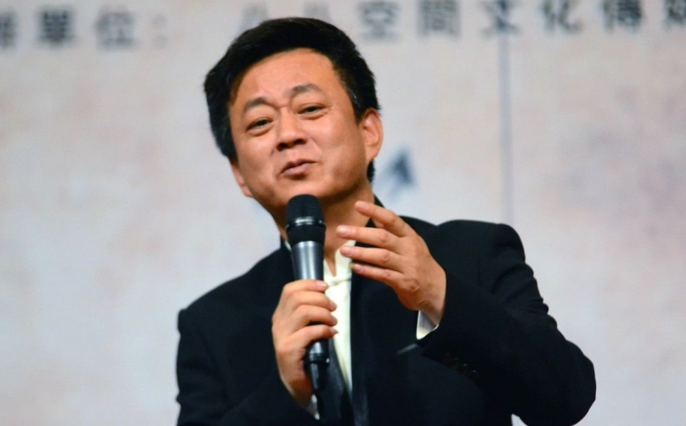 梁宏达曾用6字评价朱军,现在7个字评价李咏,网友:也就