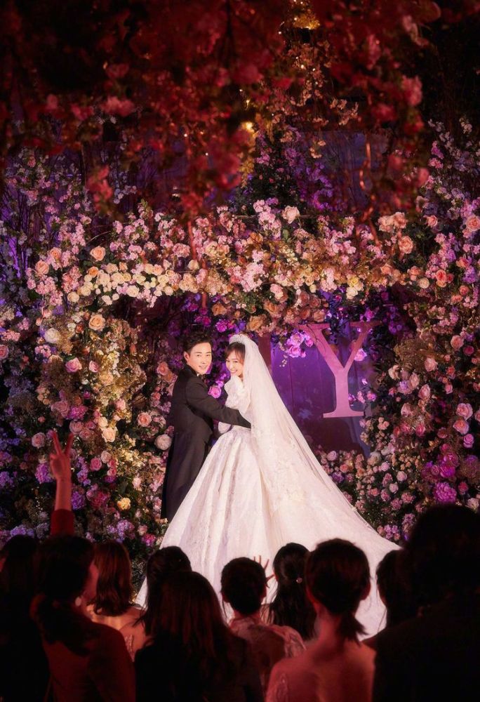 唐嫣罗晋工作室公开婚礼现场图,时间细节甜到