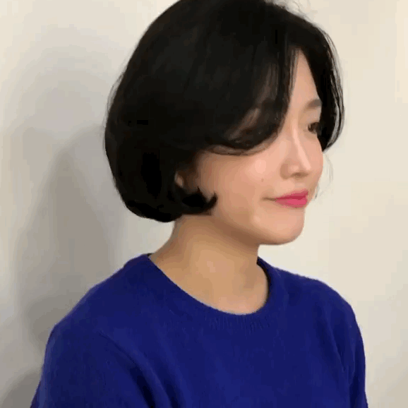 ps:发量少最好不要留长发,短发 微烫 适合的发色,让你发量增加,减龄