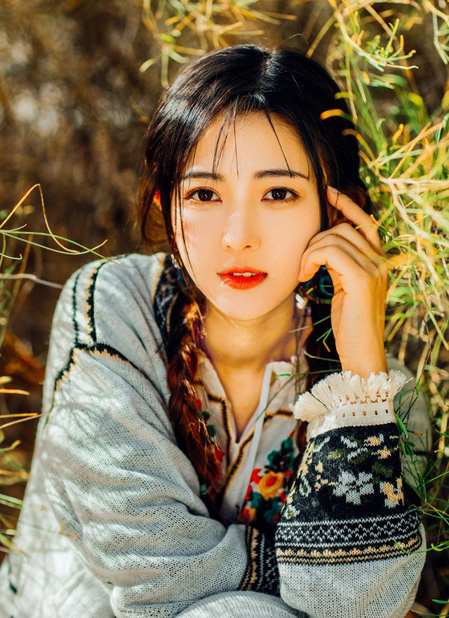 清纯民族风美女戈壁唯美