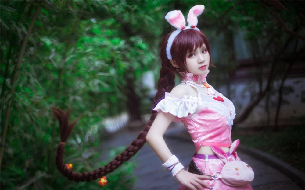 动漫《斗罗大陆》的cosplay,小舞"蜈蚣辫"的造型好可爱