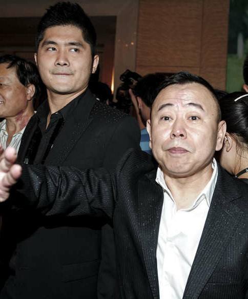 61岁潘长江近照,女儿貌美如花女媳身家上亿,外孙与他
