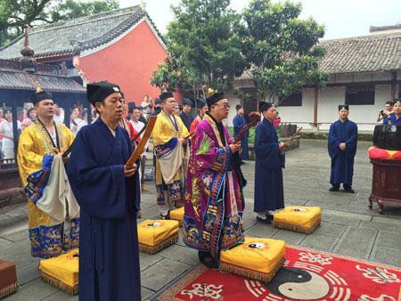 抗战胜利祈福法会在龙虎山天师府举行