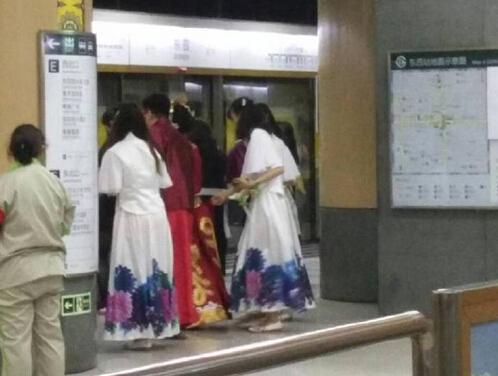 女子酒驾取证时要求交警把自己拍美点,呵呵,我