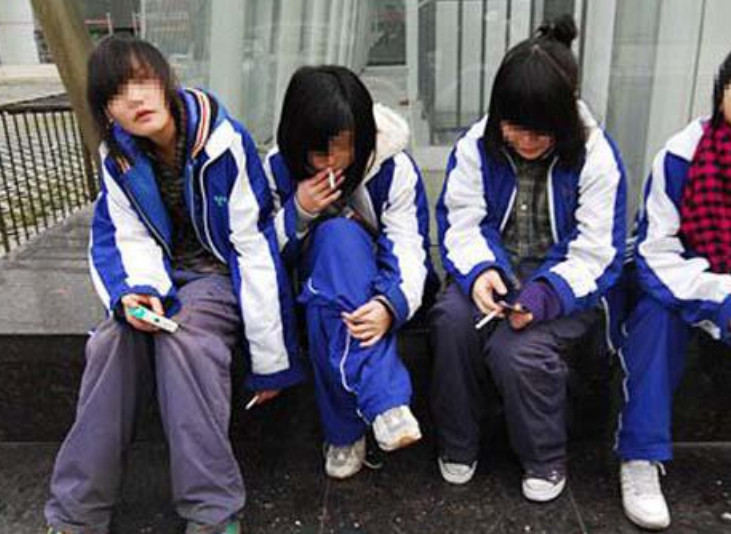 为何学生党"抽烟"频率越来越多?班主任说出"实情",别不信!